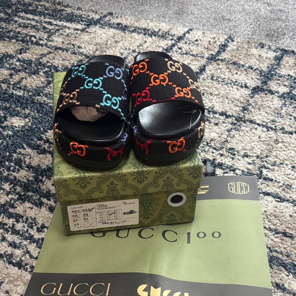 Colorful designer like slides size 8